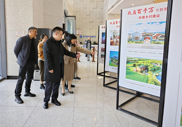 恩平市衛(wèi)生健康局組織參觀“我與百千萬”專題圖片巡回展出